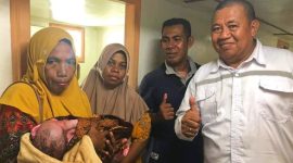 Bayi yang Dilahirkan Diatas Kapal Uki Raya (Foto: FB Fian Mahengkeng Mahengkeng)