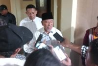 Gubernur Maluku Utara Abdul Gani Kasuba saat diwawancarai oleh sejumlah Wartawan (Rakyatmu)