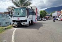 Mobil Bus Milik PMI Malut Terbengkalai. Foto: Rakyatmu