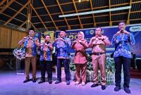 Poses Bersama Keterwakilan Kabupaten/Kota dan Keterwakilan Provinsi Maluku Utara dalam Segitiga Emas. Foto: Rakyatmu