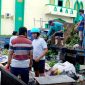 Satpol-PP Kota Ternate Membersihkan Lokasi Masjid Al-Munawwar