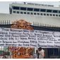Fron Nakes RSUD Chasan Bosoirie Ternate Gelar Aksi di Kantor Kemendagri RI (Rakyatmu)