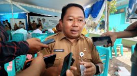 Kepala Bappelitbangda Kota Ternate Rizal Marsaoly saat Diwawancarai oleh Wartawan di Musrenbang Kecamatan Ternate Utara. (Ata)