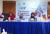 Pemateri Diskusi Publik Tentang Perempuan dan Perebutan Ruang Publik, Siti Munadiyah berada di pojok kanan. (Rakyatmu)