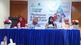 Pemateri Diskusi Publik Tentang Perempuan dan Perebutan Ruang Publik, Siti Munadiyah berada di pojok kanan. (Rakyatmu)