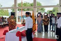 Bupati Pulau Taliabu Aliong Mus Lantik Anggota BPD. (Rakyatmu)