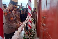 Bupati dan Kapolda Maluku Utara meresmikan Kantor Polres. (Istimewa)