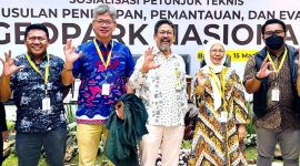 Dua Tenaga Ahli Wali Kota Ternate Berada di Posisi Paling Kiri dan Kanan
