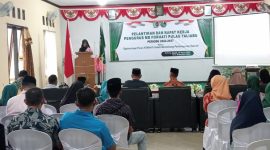 Koordinator Presidium MD Forhati Kuraisiya Marsaoly Saat Membaca Sambutan Usai Pelantikan. (Rakyatmu)