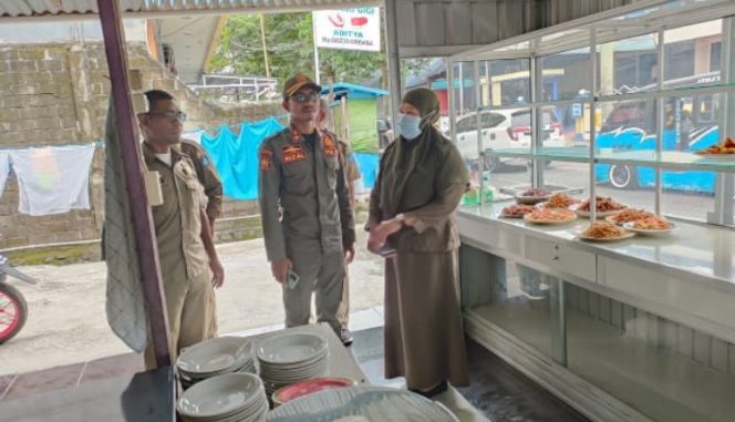 Salah Satu Warung Makan di Kota Ternate, Tidak Patuhi Edaran Wali Kota. (Satpol-PP for Rakyatmu)