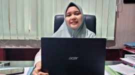 Sekertaris DPMPTSP Kota Ternate Nuryani Amra. (Rakyatmu)
