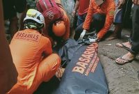 Basarnas Kota Ternate Evakuasi Korban Meninggal Dunia di Hutan. (Basarnas for Rakyatmu)  