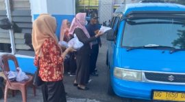 Dharma Wanita Persatuan Dinas Perhubungan Kota Ternate Berbagi Takjil. (Rakyatmu)