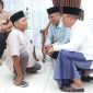 Wali Kota Ternate M. Tauhid Soleman Ngobrol dengan Salah Satu Warga Ternate. (Ongky For Rakyatmu)