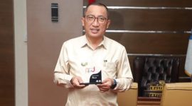 Wali Kota Ternate Menerima Predikat Dokumen Perencanaan Terbaik. (Istimewa/Rakyatmu)
