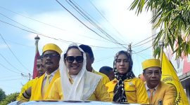 Ketua DPD I Partai Golkar Maluku Utara Alien Mus Bersama Pengurus Serta Kader Usai Mendaftar di KPU (Rakyatmu)