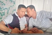 Foto Iskandar Idrus Berbisik dengan Ketua DPD Partai Gerindra Maluku Utara Muhaimin Syarif (FB Iskandar/Rakyatmu)