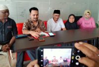 Keluarga Ahli Waris Saat Melakukan Konferensi Pers di Hotel Corner Didampingi Kuasa Hukum Syafrin S. Aman (Rakyatmu)