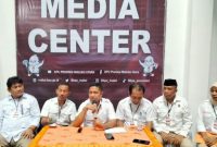 Pengurus Partai Gerindra Provinsi Maluku Utara ketika Melakukan Konferensi Pers di KPU (Rakyatmu)