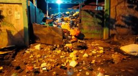 Sampah menumpuk dan Berhamburan di TPS RSUD Chasan Boesoirie Ternate pada Minggu 14 Mei 2023 (Rakyatmu)