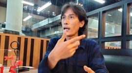 Pengamat Politik Indonesia, Yosep Yusdiana Ketika Diwawancara Sejumlah Wartawan di Resto Corner Ternate (Rakyatmu)