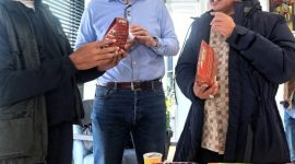 Wali Kota Ternate Saat Memamerkan Produk UMKM ke Investor Belanda. (Rakyatmu)