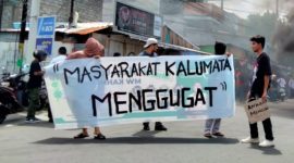 Foto Aksi Masyarakat Kalumata Menggugat Soal Sengketa Lahan (Rakyatmu)