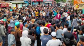 Warga Maliaro dan Mahasiswa Blokade Jalan Tolak Eksekusi 7 Bangun Rumah Pada Senin, 29 Mei 2023 (Rakyatmu)
