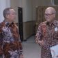 Wali Kota Ternate M. Tauhid Soleman dan Koordinator Dewan Guru Besar UGM, Prof. Dr. M. Baiquni, MA. (Rakyatmu)