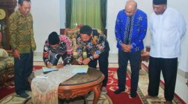 Bupati Pulau Taliabu Mendatangani Mou dengan IAIN Kota Ternate. (Rakyatmu.com)
