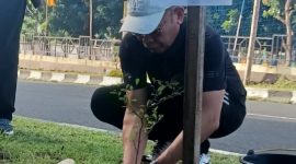 Bupati Halmahera Utara Frans Manery Tanam Pohon di Kawasan Pemerintahan. (Rakyatmu)