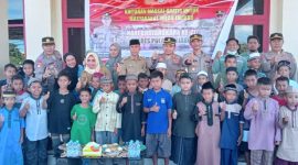 Kapolres dan Anggota Polres Taliabu Bersama Perserta Sunatan Massal. (Rakyatmu)