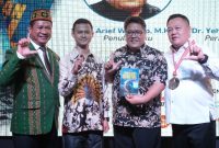 Brigjen. Pol. Dr. Yehu Wangsajaya S.I.K., M.Kom (paling kiri). (Rakyatmu)