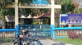 Gerbang SMAN 1 Tobelo Dikunci. (Rakyatmu)