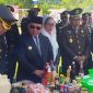 Kapolres dan Bupati Pulau Taliabu Musnahkan Miras dan Makanan Kadaluarsa. (Rakyatmu)