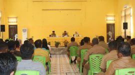 Bupati Pulau Taliabu Aliong Mus Melakukan Pertemuan dengan Kades dan BPD. (Rakyatmu)