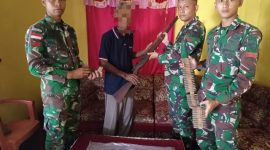 Bapak JI Serahkan Senjata dan Amunisi Kepada Personil Satgas. (Rakyatmu)