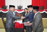 Penyerahan Dokumen Pertanggungjawaban APBD Tahun 2022. (Rakyatmu)