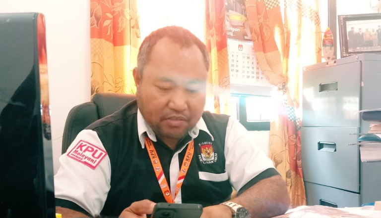 Anggota KPU Kepulauan Sula, Ramli K Yacub. (Rakyatmu)