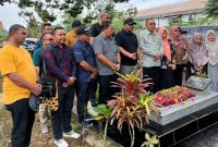 Sejumlah Pimpinan OPD Ziarah ke Makam Mendiang Burhan Abdurahman. (Rakyatmu)