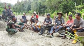 TMMD ke-117 Kodim 1510/Sula Bersama Masyarakat Desa Wailau. (Rakyatmu)