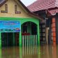 Kondisi Sekolah PAUD dan Kantor Desa Muhajirin yang Terkena Banjir. (Indra for Rakyatmu)