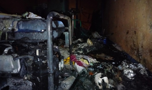 Sisa Kebakaran di Ruangan Penyimpanan Dokumen Kantor Gudang Bulog Kota Ternate. (Rakyatmu)