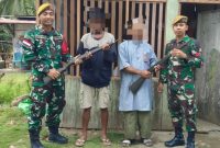 Penyerahan Dua Pucuk Senjata Standar Jenis Arisaka 99 dan Munisi Kal. 6,5 mm Sebanyak 4 Butir.