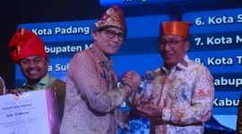 Wali Kota Ternate M. Tauhid Soleman Bersama Menparekraf Sandiaga Uno di Malam Puncak APPI 2023. (Humas For Rakyatmu)