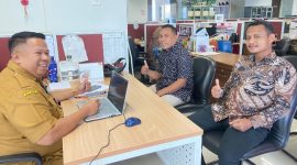 Kapala Badan Kesbangpol Sutomon Teapon dan Kabag Hukum Setda Pulau Taliabu, Julkifli Djupa Konsultasi 2 OPD Baru ke Kemendagri. (Diskominfo for Rakyatmu)
