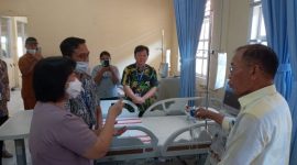 Bupati Halmahera Utara, Frans Manery Pantau Ruangan Unit Pelayanan Dialisis dan Alat Cuci Darah. (Rakyatmu)
