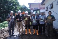 Foto Bersama Usai Melakukan Peletakan Batu Pertama. (Humas for Rakyatmu)