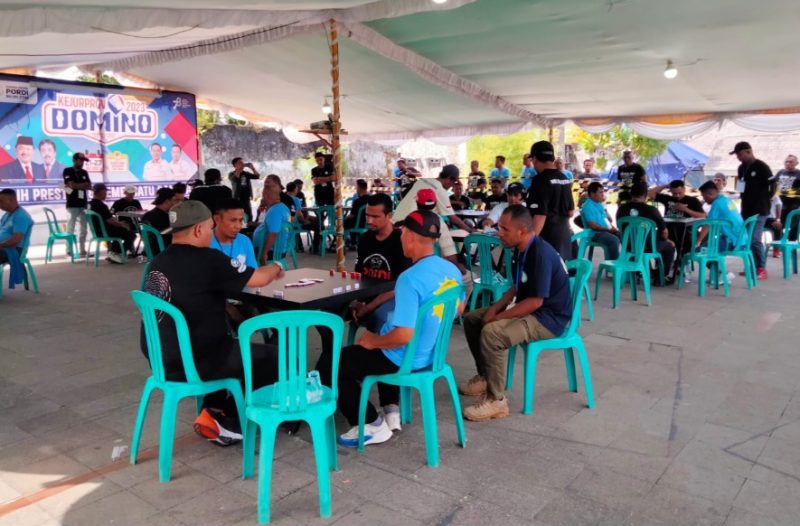 Suasana Pertandingan Kejurprov Domino yang Dilaksanakan di Benteng Oranje Kota Ternate. (Rakyatmu)