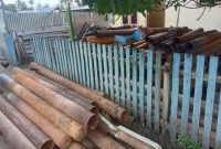 Besi Tua Diduga dari PT. Barito Pacific Ditampung di Desa Malbufa. (Rakyatmu)